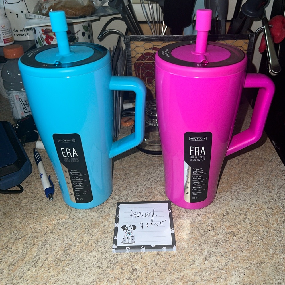 ERA Electric Blue OR Vivid Magenta 30
Oz Era BNIB with matching straw cap.